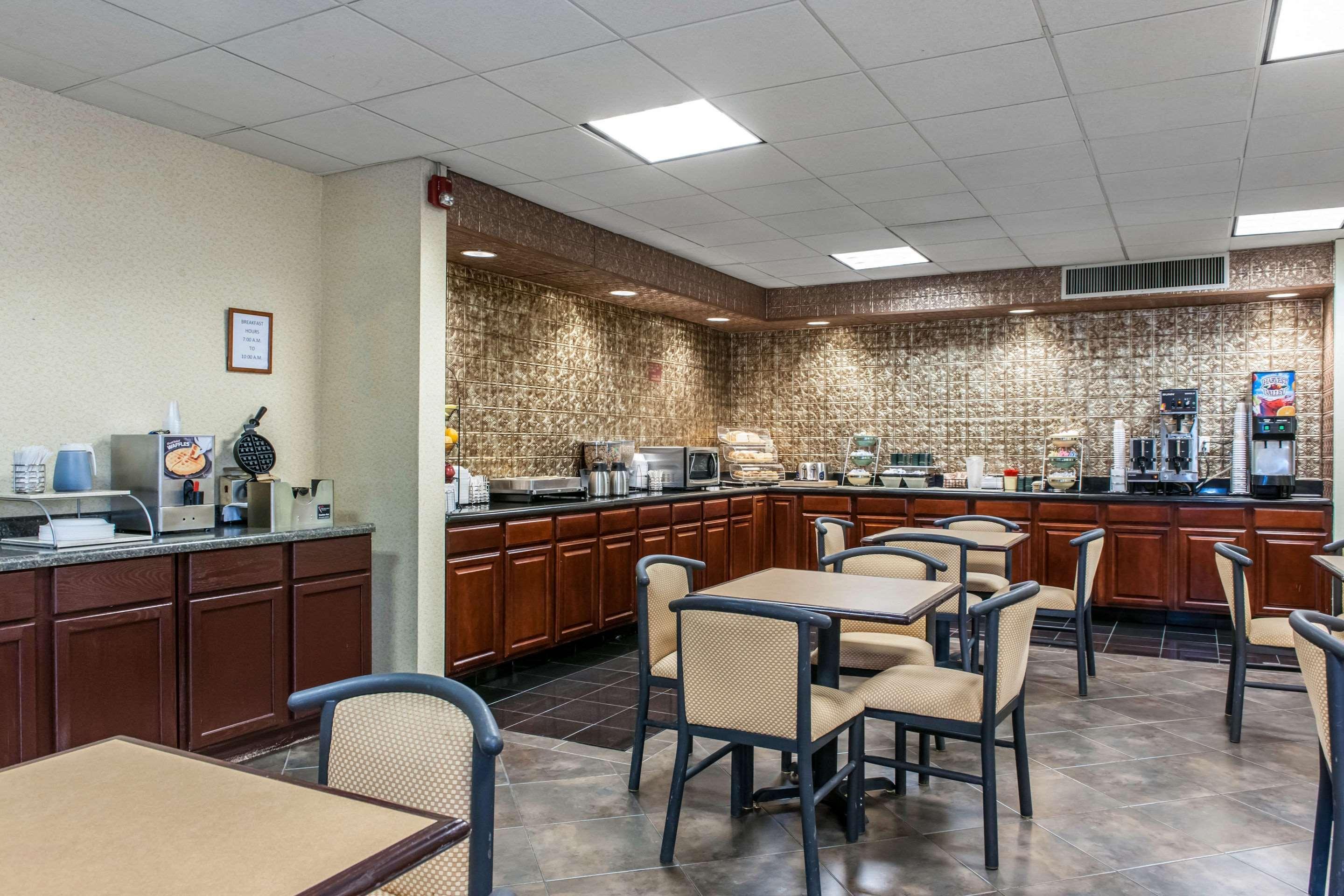 Days Inn And Suites By Wyndham Hammond, In Exterior photo