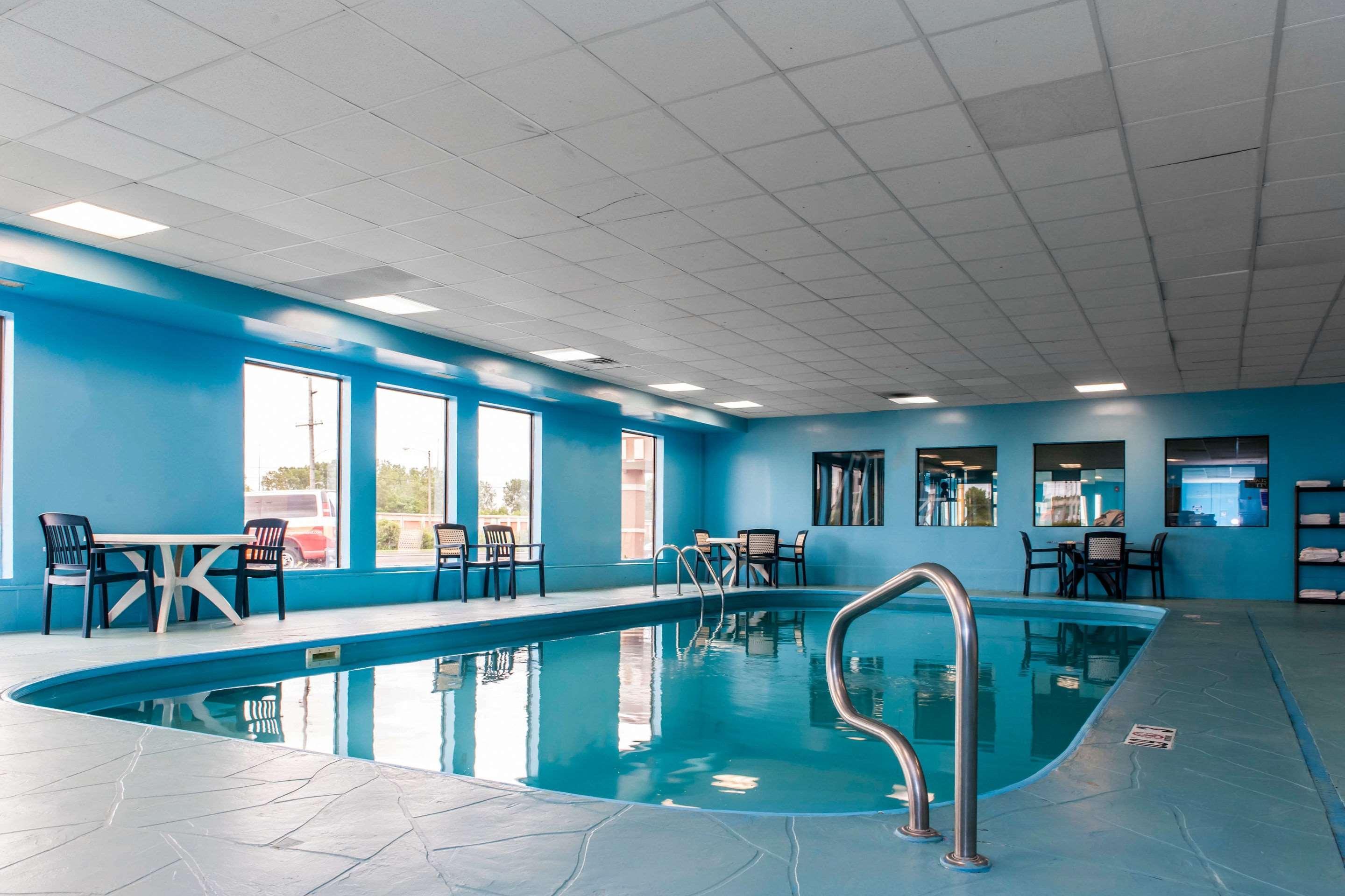 Days Inn And Suites By Wyndham Hammond, In Exterior photo