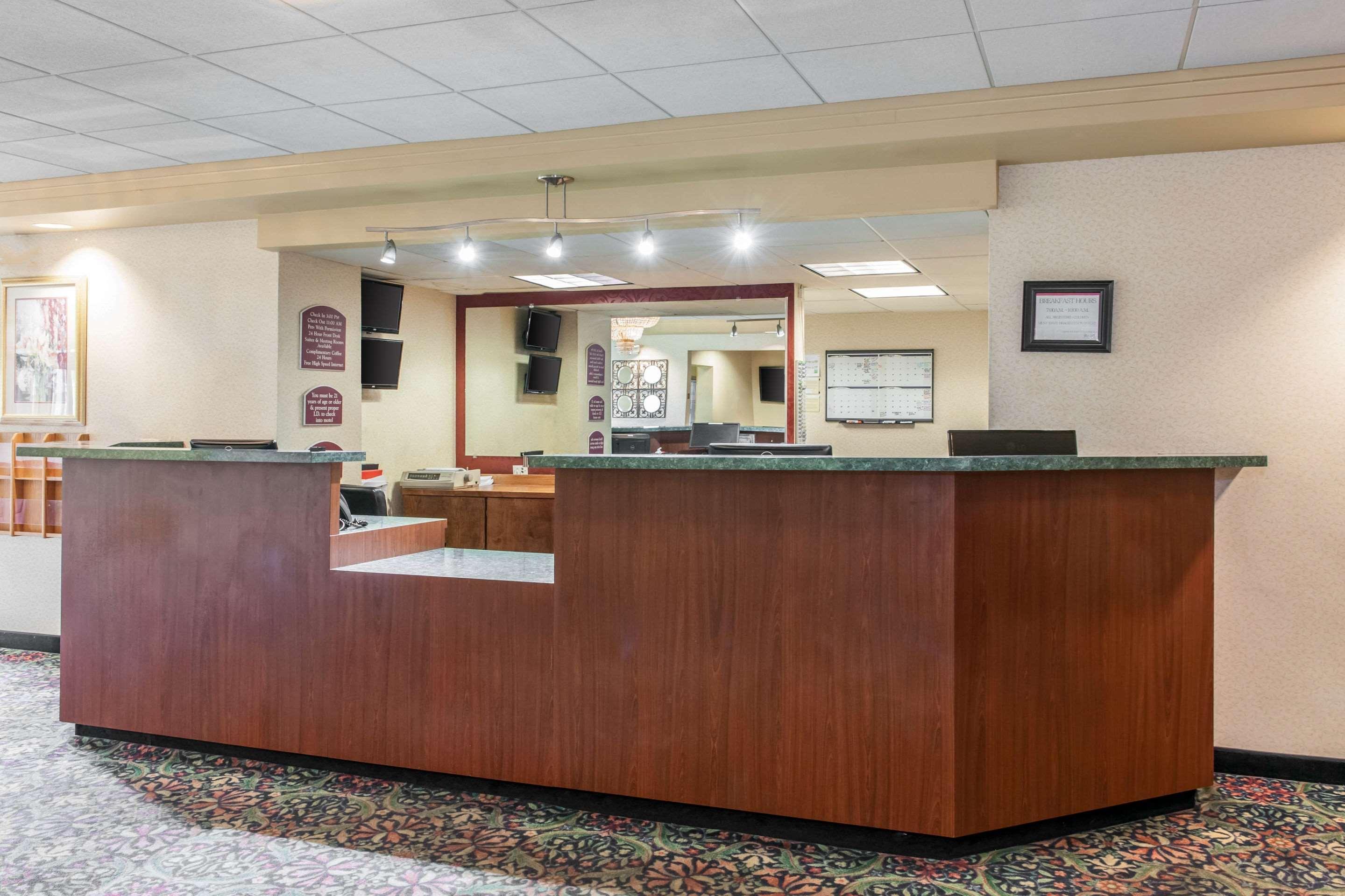 Days Inn And Suites By Wyndham Hammond, In Exterior photo