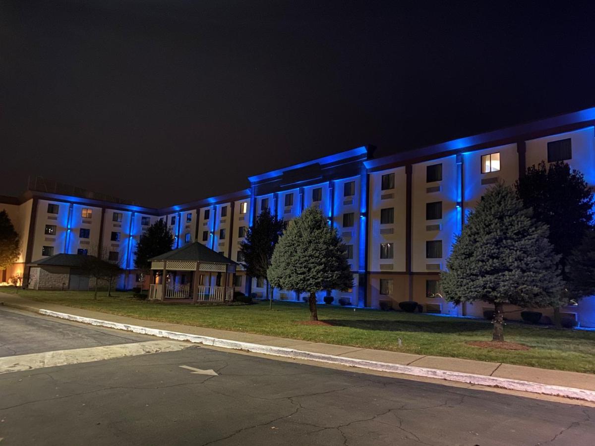 Days Inn And Suites By Wyndham Hammond, In Exterior photo