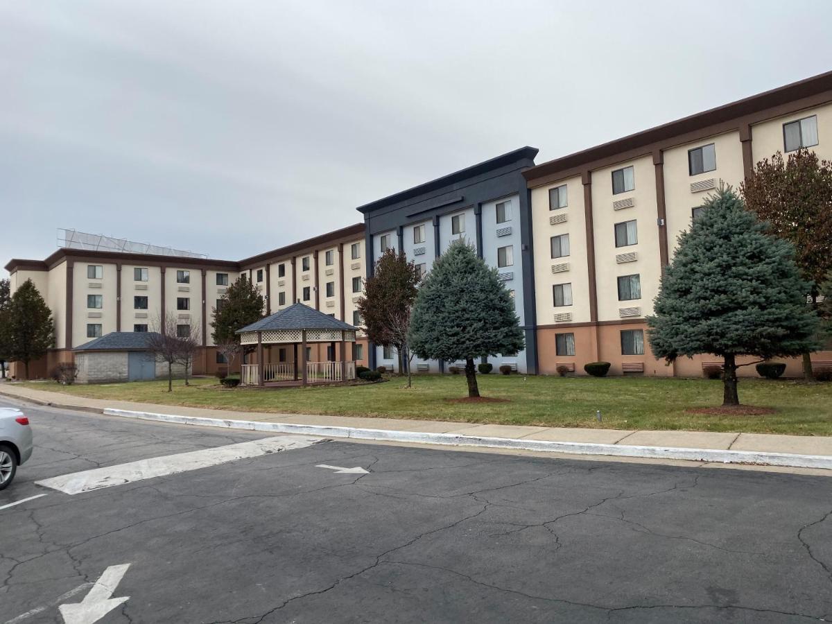 Days Inn And Suites By Wyndham Hammond, In Exterior photo